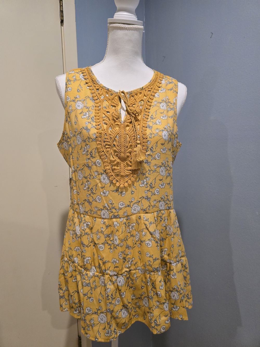 Blouses Sleeveless Yellow Floral Lace-Trim Summer Size M, Brand.Como Vintage